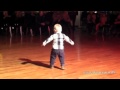 2 летний мальчик танцует Пасодобль