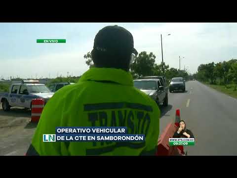 Agentes de tránsito supervisan la entrada y salida del cantón Samborondón