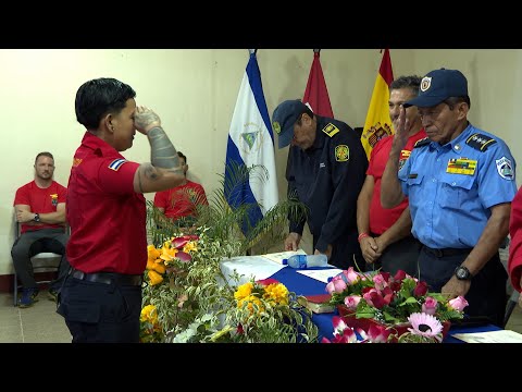 Bomberos realizan ejercicio demostrativo de rescate a personas en accidentes de tránsito