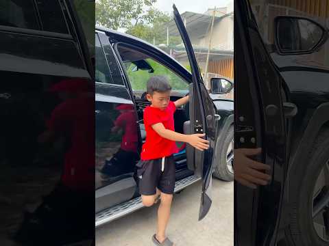 Em trai tìm kiếm một hồi lâu và phát hiện ra đây chính là con mèo trong điện thoại.😂 #shorts