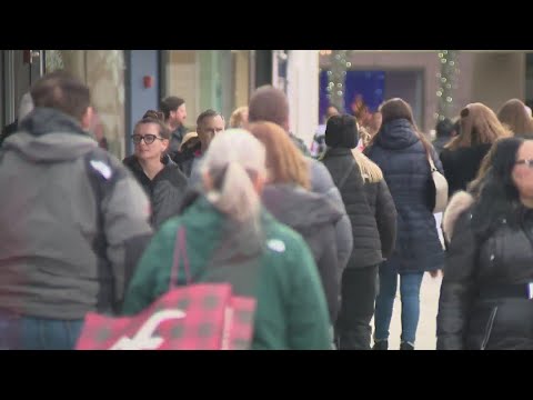 Westfield Old Orchard Mall in Skokie buzzing with last-minute holiday shoppers