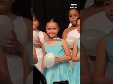 La joie de cette jeune fille en voyant sa maman dans le public lors de son spectacle #shorts