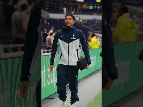 TOTTENHAM HOTSPUR: <strong>The</strong> Squad Arriving at <strong>the</strong> Stadium: Spurs <strong>v</strong> Newcastle