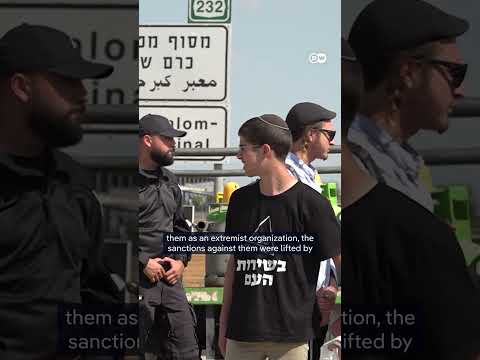 Right-wing Israeli group blocks aid trucks from reaching Gaza | DW News