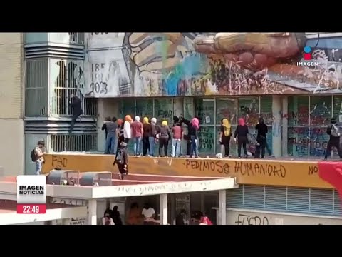 Encapuchados vandalizan mural de Siqueiros en Rectoría de la UNAM | Ciro Gómez Leyva