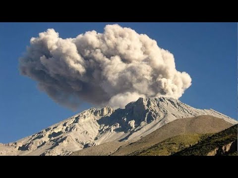 Moquegua: Volcán Ubinas vuelve a despertar y genera su explosión más fuerte