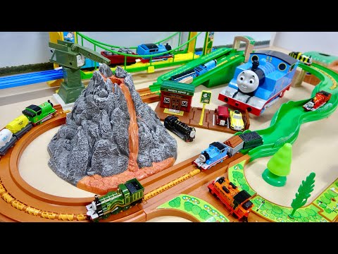 トーマストミカ☆すいすいレールロードをミニカーが走ります! プラレールはグラグラ橋を走行!
