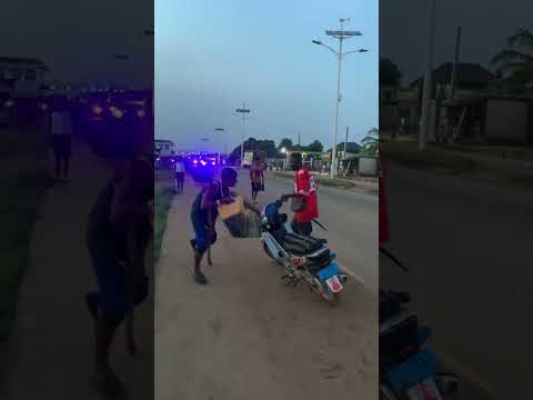 Funny moment 😂. #comedy #funny #views #trending #viral #trend #explore #memes #comdeymemes #duet