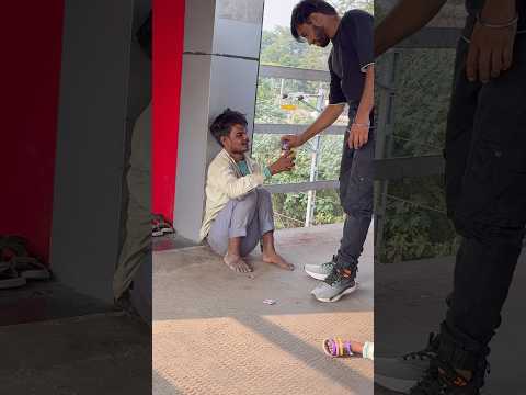 Bhai emotional ho gya 🥹🥹#help #humanity #sad #respect #shorts #helping 🙏🥹
