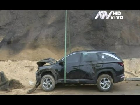 Miraflores: Camioneta termina volcada en la Costa Verde tras ir a toda velocidad