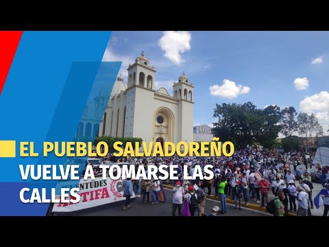 Los salvadoreños vuelven a tomarse las calles para protestar contra Nayib Bukele