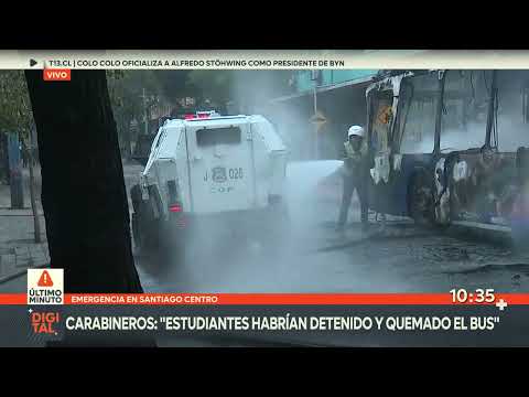 Queman bus tras manifestación de estudiantes en Santiago Centro
