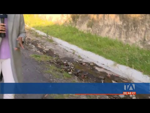 Vecinos de La Polla de Oro, en Quito, piden la habilitación de una vía cerrada varios años