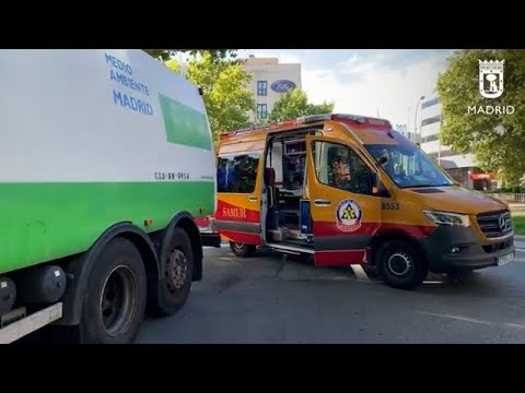 Grave una anciana tras ser atropellada por un camión de la limpieza en Madrid