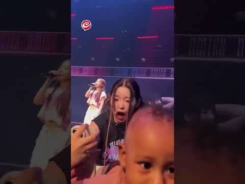 Dejaron a un #bebé en un escenario durante un concierto #K-Pop