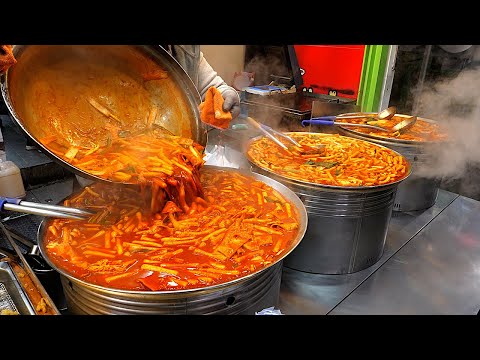 하루에 떡볶이 300kg 팝니다! 삼대째 운영하는 대구 시장 떡볶이 / Amazing! tteokbokki, mini gimbap, sundae - Korea street food