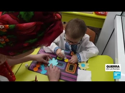 Ucrania: niños de Járkiv ven clases en estaciones de metro para esquivar las bombas • FRANCE 24