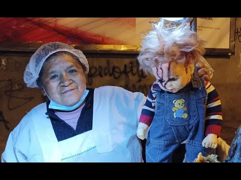 Doña Arminda vende sándwiches y se contagió del fenómeno Chucky