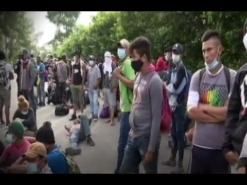 Hondureños deportados tras caravana migrante