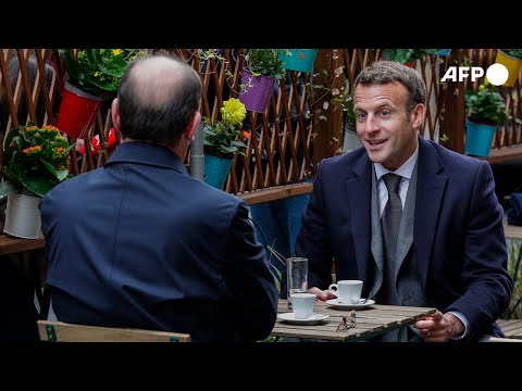 Emmanuel Macron et Jean Castex déambulent après un café en terrasse | AFP Images