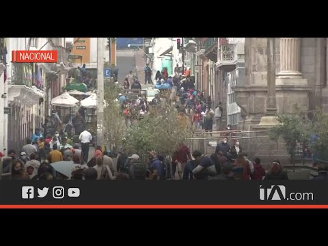 Gran afluencia de personas en las calles de Quito este sábado sin el estado de excepción