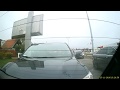 Zabawa telefonem za kierownic
