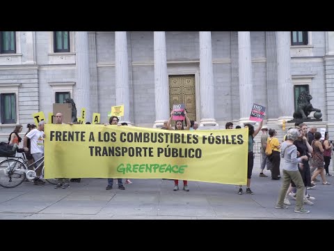 Miles de personas exigen en 20 ciudades españolas el fin de los combustibles fósiles