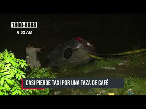 Taxi va a parar a un cauce de Managua por descuido del conductor - Nicaragua