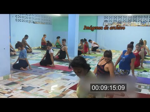 Práctica del yoga en Cienfuegos