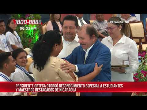 Pdte. Ortega entregó medalla a mejores estudiantes y maestros de Nicaragua