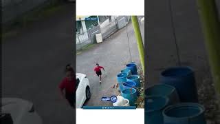 طفلة في موقف صعب