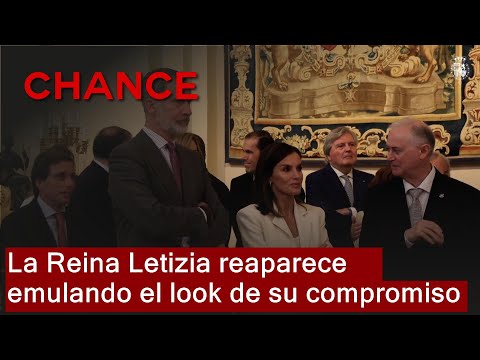 La Reina Letizia reaparece emulando el look de su compromiso