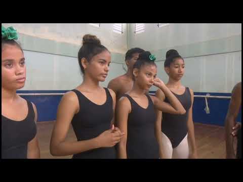 Se alistan estudiantes de danza para pase de nivel a enseñanza media.