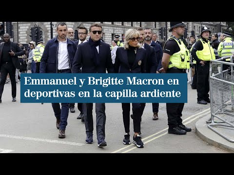 Emmanuel y Brigitte Macron en deportivas para visitar la capilla de Isabel II