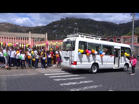 Escuela Especial la Amistad estrena unidad de transporte en Matagalpa