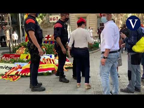 Una bandera española provoca un incidente en la ofrenda a Casanova