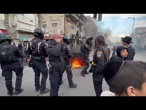 Miles de ultraortodoxos se manifiestan contra el reclutamiento militar en Jerusalén