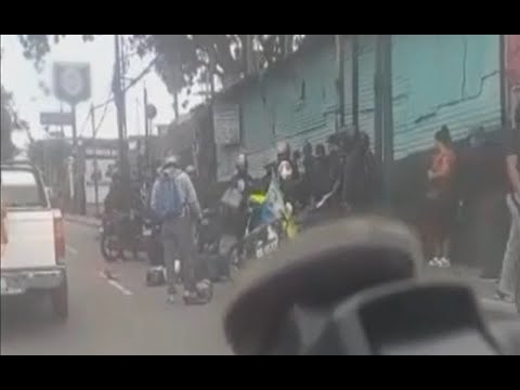 Calzada San Juan: Dos motociclistas sufren accidente