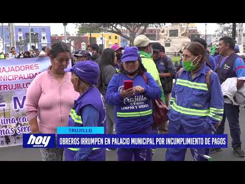 Obreros irrumpen en palacio municipal por incumplimiento de pagos