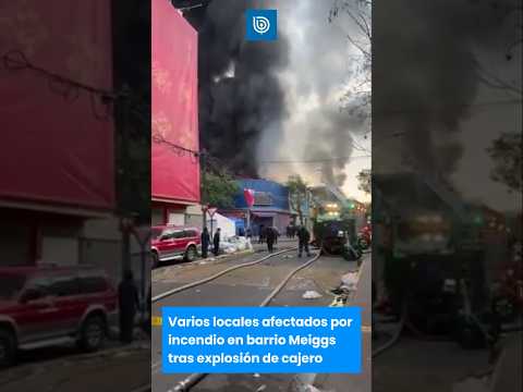 Varios locales afectados por incendio en Barrio Meiggs tras explosión de cajero