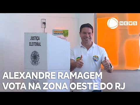 Alexandre Ramagem vota na zona oeste do Rio de Janeiro