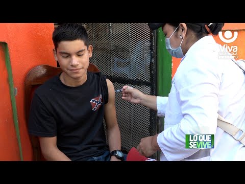 Aplican vacunas anticovid en el barrio Hugo Chávez