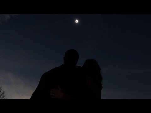 Couples marry during total solar eclipse