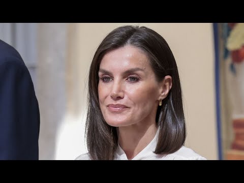 La reina Letizia vuelve al cuero rojo en los Premios Nacionales del Deporte