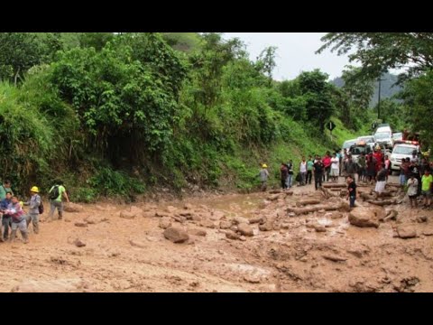 Chanchamayo: Huaico casi sepulta a los pobladores junto a sus vehículos