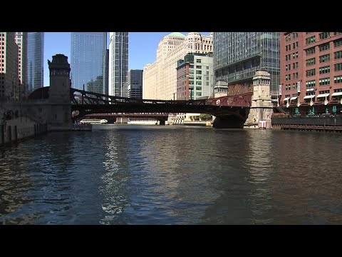 Why are so many of Chicago's bridges in poor condition?