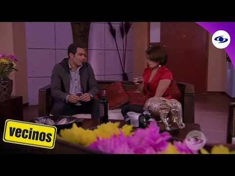 Vecinos: Sara tiene un buen momento con Diego Armando - Caracol TV