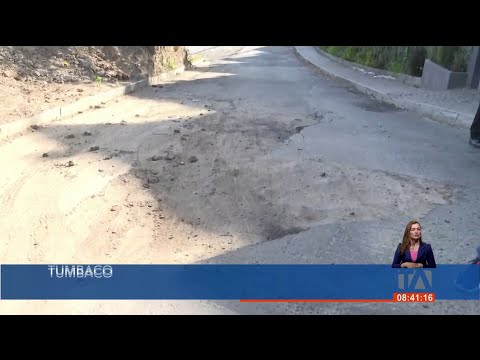 El arreglo de una fuga de agua ocasionó el daño de una calle en Tumbaco, al nororiente de Quito