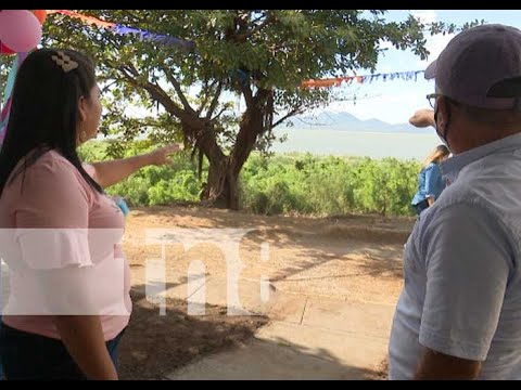 Humilde familia recibe casa con vista al lago de Managua - Nicaragua