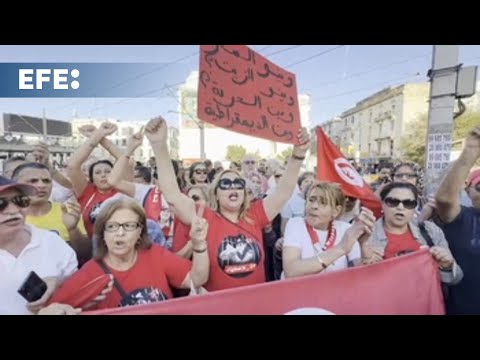 Una tímida oposición protesta contra Said en el cierre de campaña para las presidenciales